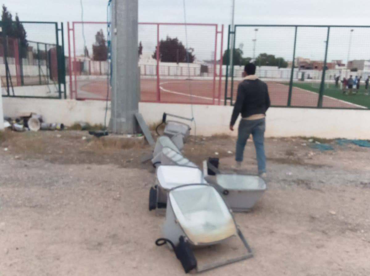 الشروع في تجديد شبكة تنوير الملعب البلدي بمساكن بكاشفات LED